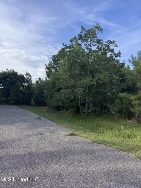 10128 Peachtree Dr, Waveland, MS 39576