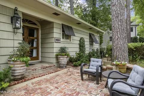 Exterior - 132 Glenway Dr, Jackson, MS 39216 photo 2 of 8