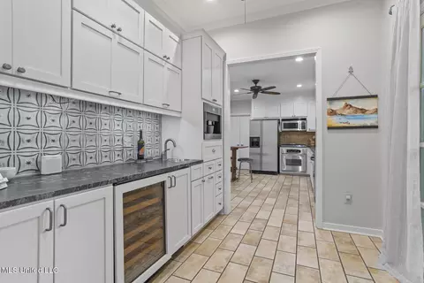 Kitchen - 132 Glenway Dr, Jackson, MS 39216 photo 1 of 6