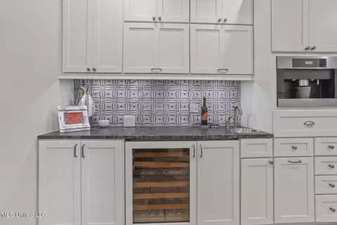 Kitchen - 132 Glenway Dr, Jackson, MS 39216 photo 2 of 6