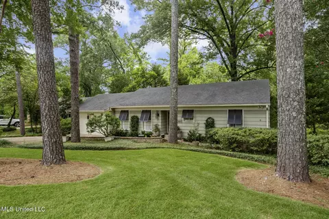 132 Glenway Dr, Jackson, MS 39216