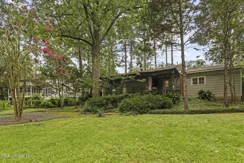 Exterior - 132 Glenway Dr, Jackson, MS 39216 photo 6 of 8