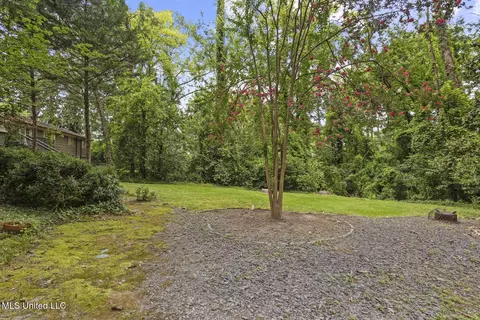 Exterior - 132 Glenway Dr, Jackson, MS 39216 photo 8 of 8