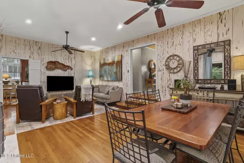 Dining - 132 Glenway Dr, Jackson, MS 39216 photo 2 of 2