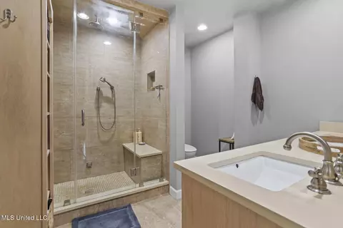 Bath - 132 Glenway Dr, Jackson, MS 39216 photo 1 of 5