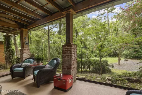Exterior - 132 Glenway Dr, Jackson, MS 39216 photo 5 of 8