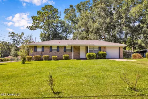 14137 Dundeewood Rd, Biloxi, MS 39532