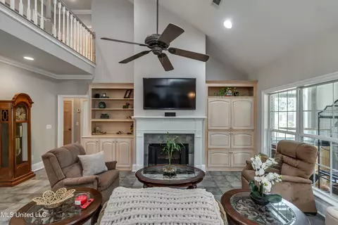 Living - 300 Sandpiper Ln, Madison, MS 39110 photo 1 of 2
