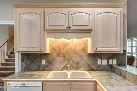 Kitchen - 300 Sandpiper Ln, Madison, MS 39110 photo 1 of 2