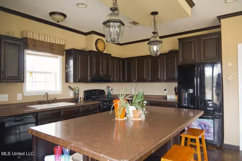 Kitchen - 3767 Springridge Rd, Raymond, MS 39154 photo 5 of 7