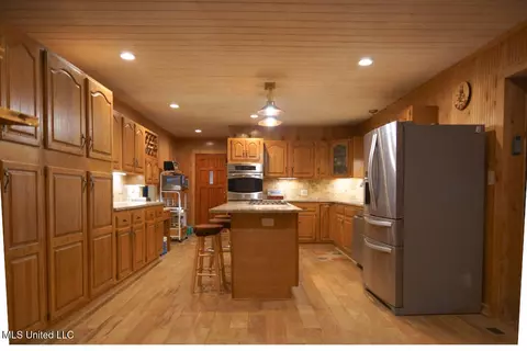 Kitchen - 3767 Springridge Rd, Raymond, MS 39154 photo 1 of 7