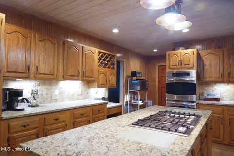 Kitchen - 3767 Springridge Rd, Raymond, MS 39154 photo 2 of 7