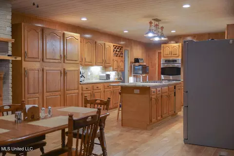 Kitchen - 3767 Springridge Rd, Raymond, MS 39154 photo 4 of 7