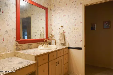 Bath - 3767 Springridge Rd, Raymond, MS 39154 photo 5 of 11