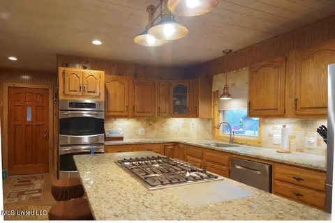 Kitchen - 3767 Springridge Rd, Raymond, MS 39154 photo 3 of 7