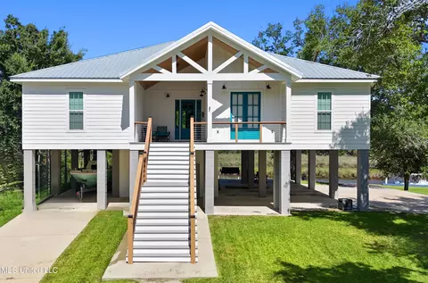 5904 Moreton Pl, Ocean Springs, MS 39564