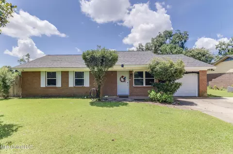 201 Mary Dr, Gulfport, MS 39503