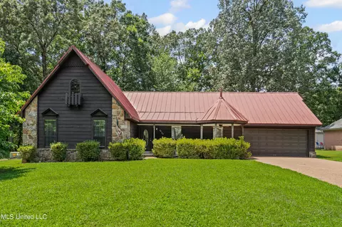 2403 Geneva Dr, Nesbit, MS 38651
