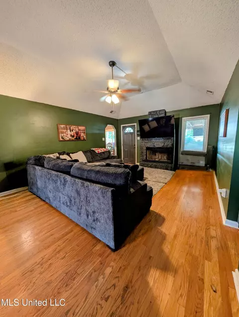 Living - 7071 Bramble Ln, Walls, MS 38680 photo 2 of 2