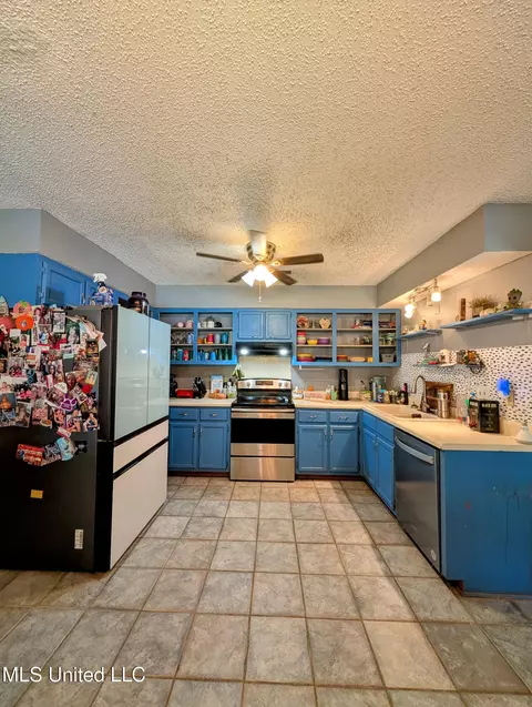 Kitchen - 7071 Bramble Ln, Walls, MS 38680 photo 1 of 1
