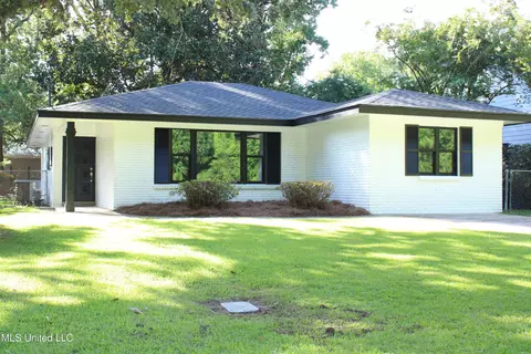 310 Hillandale Ave, Ocean Springs, MS 39564