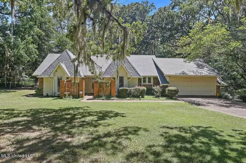 420 Trailwood Dr, Clinton, MS 39056