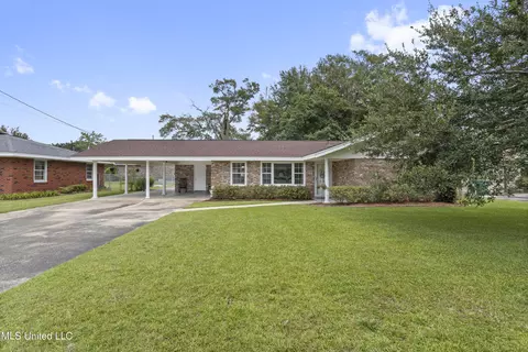 1528 Courthouse Rd, Gulfport, MS 39507
