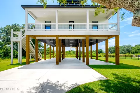 129 Markham Dr, Long Beach, MS 39560