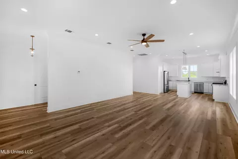 Living - 129 Markham Dr, Long Beach, MS 39560 photo 1 of 2