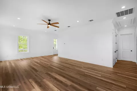 Living - 129 Markham Dr, Long Beach, MS 39560 photo 2 of 2