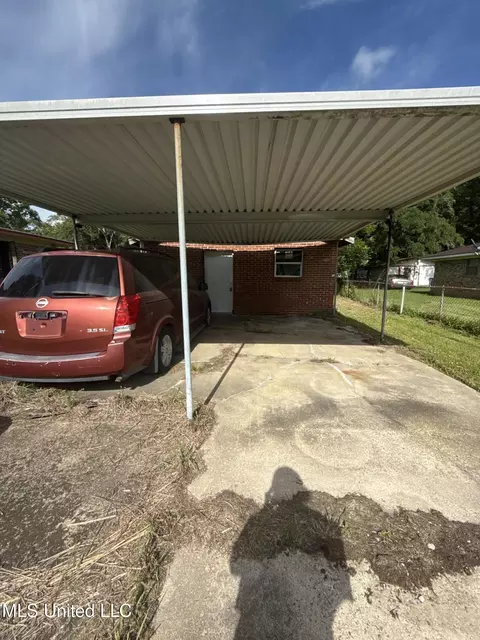 4428 Pine St, Moss Point, MS 39563
