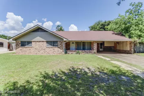 6256 Byron Dr, Ocean Springs, MS 39564