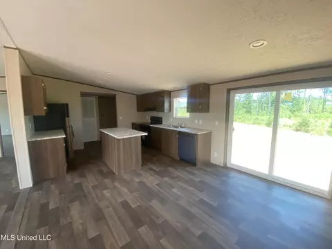 2456 Red Dog Rd, Carthage, MS 39051