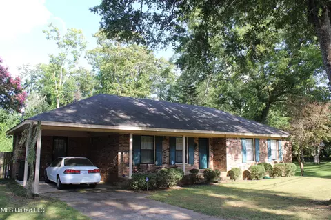 175 Marbury Dr, Holly Springs, MS 38635