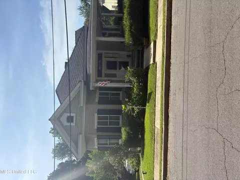 813 Myrtle Ave, Natchez, MS 39120 photo 1