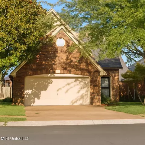 7966 S Chesterfield Dr, Southaven, MS 38671