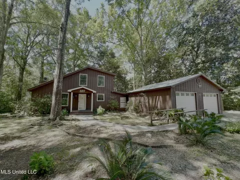 2217 Bayou View Cir, Gautier, MS 39553