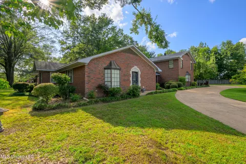 206 Porter St, Senatobia, MS 38668