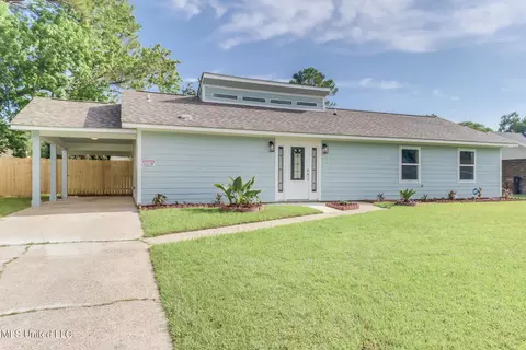 586 Nadine Dr, D'iberville, MS 39540