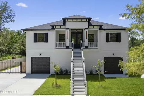 100 Blue Ridge Ct, Bay Saint Louis, MS 39520