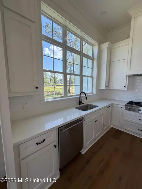 Kitchen - 913 Bald Eagle Dr, Brandon, MS 39047 photo 6 of 8