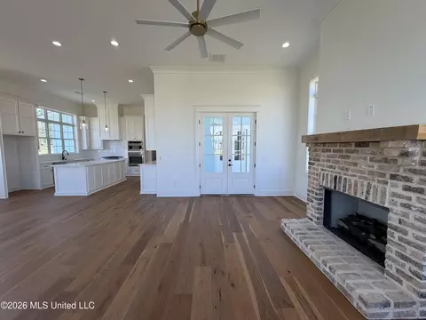 Living - 913 Bald Eagle Dr, Brandon, MS 39047 photo 2 of 4