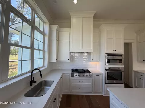 Kitchen - 913 Bald Eagle Dr, Brandon, MS 39047 photo 5 of 8