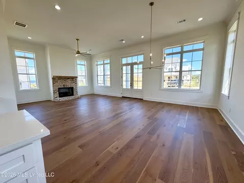 Living - 913 Bald Eagle Dr, Brandon, MS 39047 photo 4 of 4