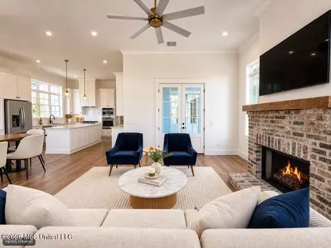 Living - 913 Bald Eagle Dr, Brandon, MS 39047 photo 1 of 1