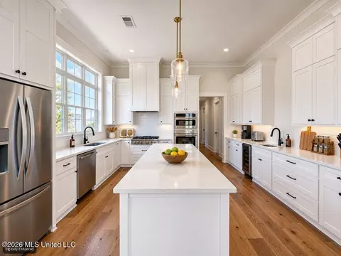 Kitchen - 913 Bald Eagle Dr, Brandon, MS 39047 photo 1 of 2