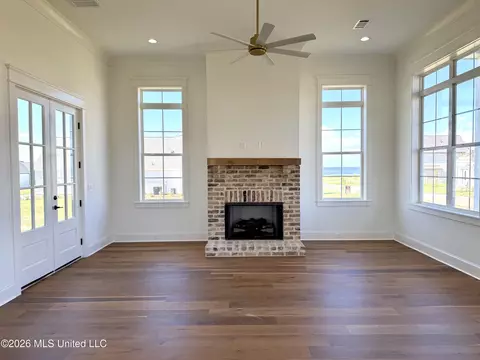 Living - 913 Bald Eagle Dr, Brandon, MS 39047 photo 1 of 4