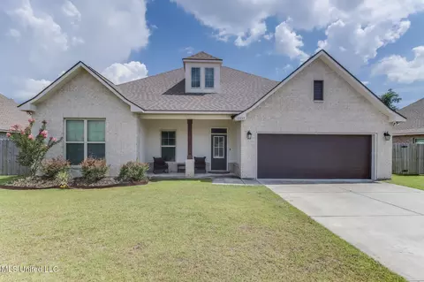 12855 Jackson Lee Dr, Ocean Springs, MS 39564