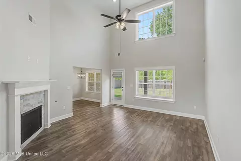 Living - 5252 Watson View Dr, Nesbit, MS 38651 photo 1 of 2