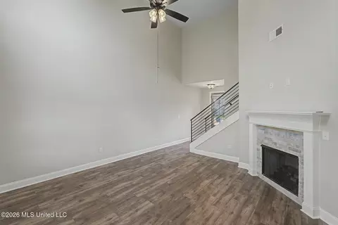 Living - 5252 Watson View Dr, Nesbit, MS 38651 photo 2 of 2